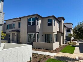 13086 Olympus Cir, Unit 4 in Poway, CA - Building Photo