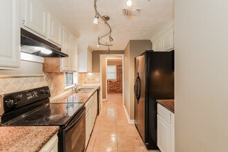 8567 Canton Dr in Jacksonville, FL - Building Photo - Building Photo