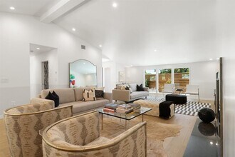 5706 Highland Hills Cir in Austin, TX - Building Photo - Building Photo