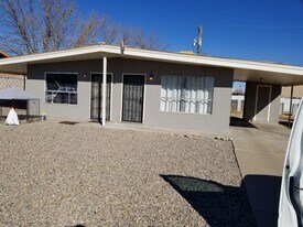 2207 W Juniper St, Unit A in Roswell, NM - Building Photo