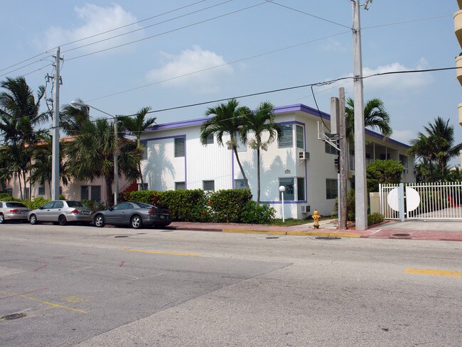 8350 Byron Ave in Miami Beach, FL - Building Photo - Building Photo