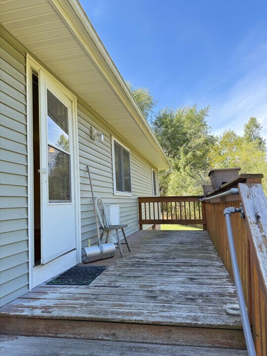 6070 Brooklyn Rd in Jackson, MI - Building Photo