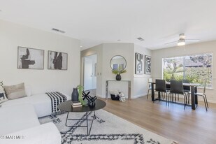 501 Via Colinas in Westlake Village, CA - Building Photo