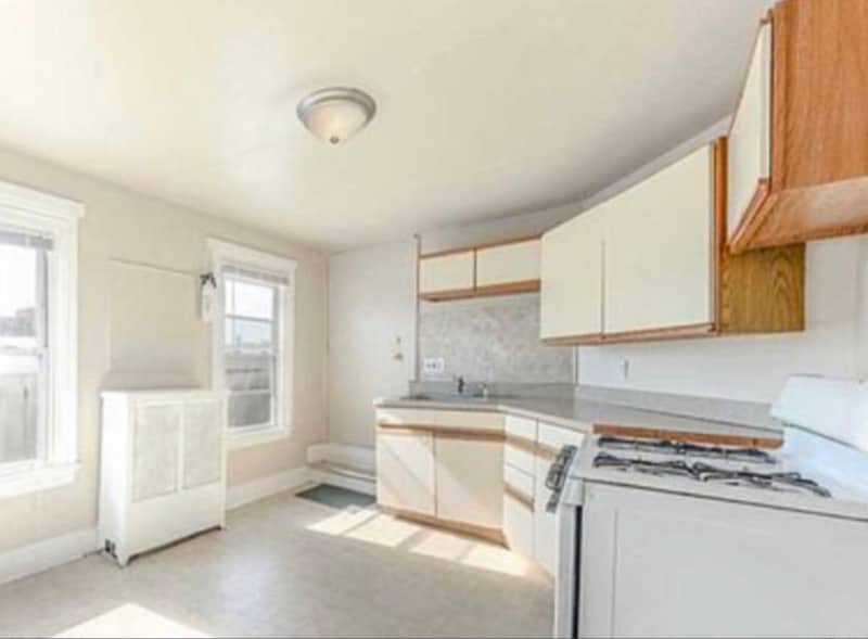 106 E Pine St in Millville, NJ - Building Photo