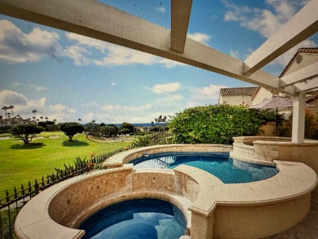 4 Reina in Dana Point, CA - Building Photo - Building Photo