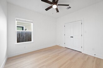 8410 Sunnyhill St in Houston, TX - Building Photo - Building Photo