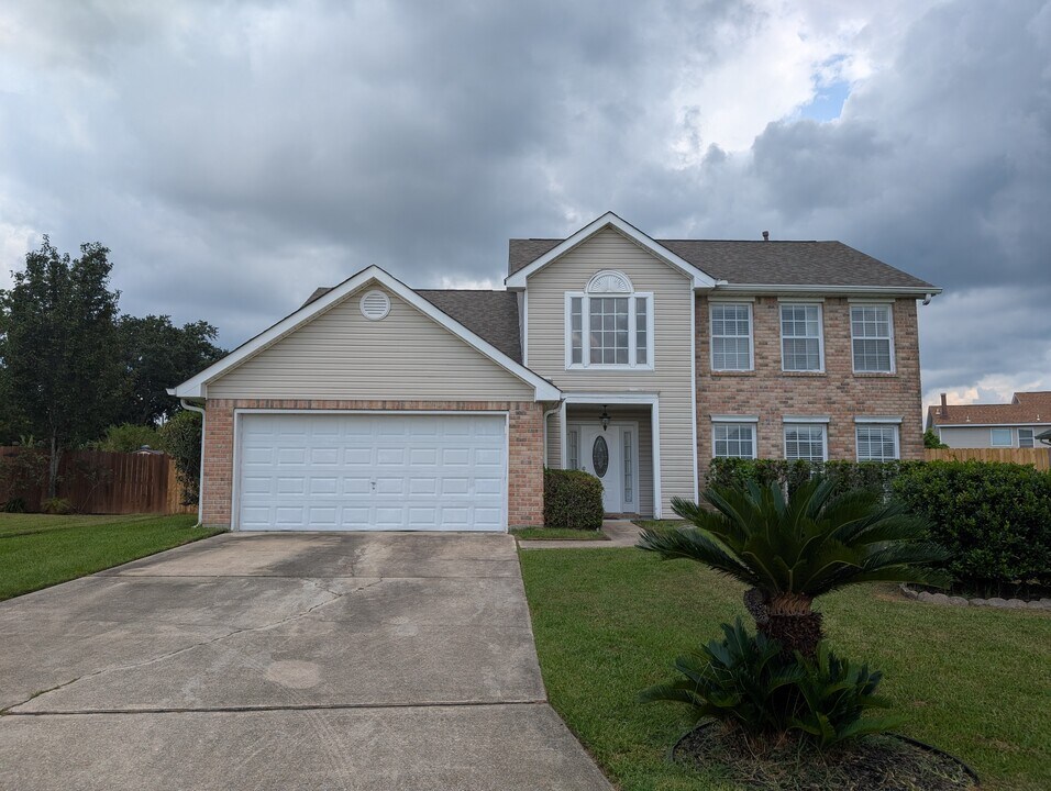 2011 Dylan Dr in Slidell, LA - Building Photo