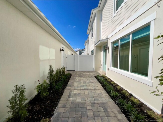 860 SW St Creek Dr in Palm City, FL - Building Photo - Building Photo