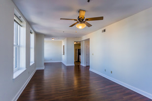 Number 10 Main Street Apartments in Memphis, TN - Building Photo - Interior Photo