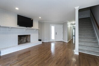 106 Allison Way in Cary, NC - Foto de edificio - Building Photo