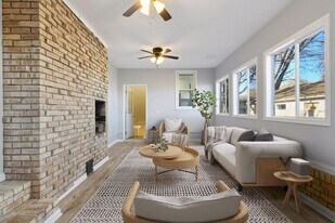 5183 Independence St in Maple Plain, MN - Building Photo