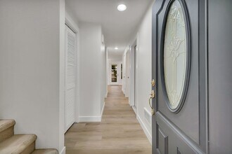 8825 231st Pl SW in Edmonds, WA - Foto de edificio - Building Photo