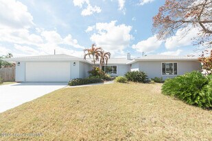 790 Palm Dr in Satellite Beach, FL - Building Photo