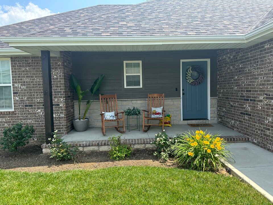 4640 Florence Ave in Ozark, MO - Foto de edificio
