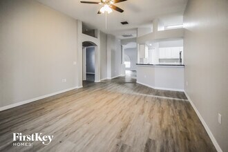 516 Valencia Park Dr in Seffner, FL - Foto de edificio - Building Photo