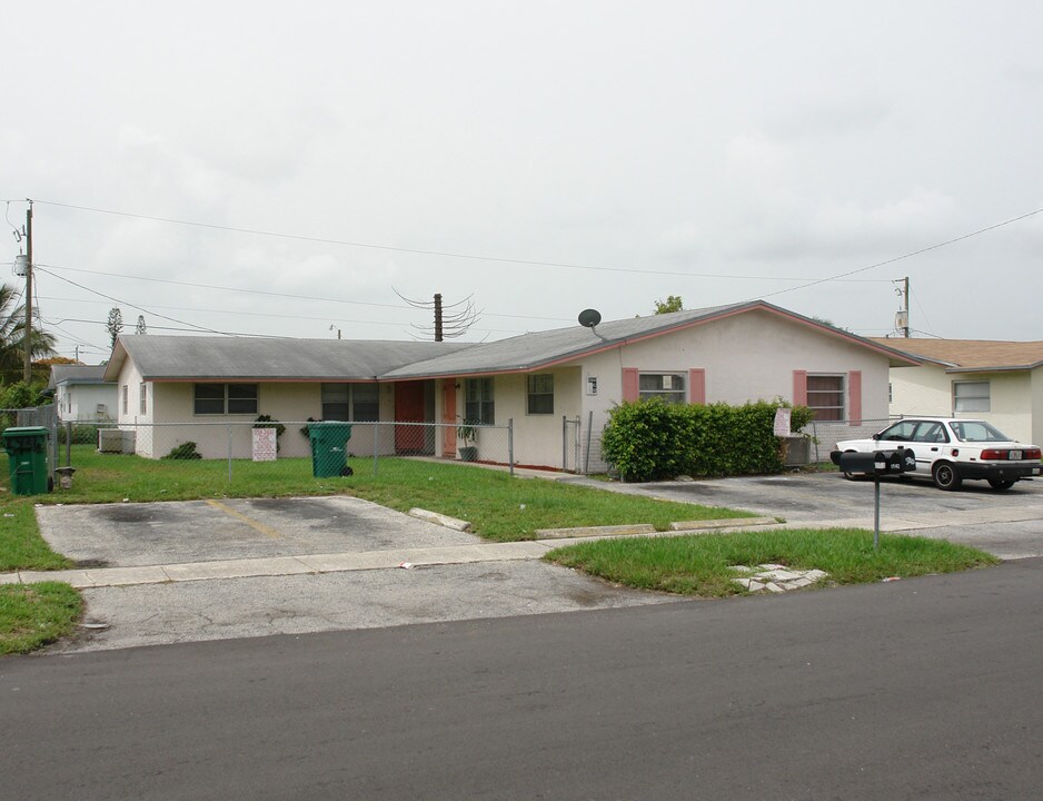 5940 NW 20th St in Fort Lauderdale, FL - Foto de edificio