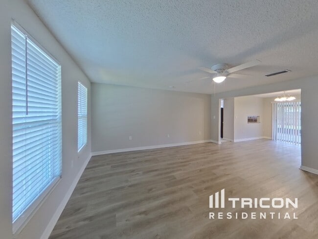 6521 Bonnie Bay Cir N in Pinellas Park, FL - Building Photo - Building Photo