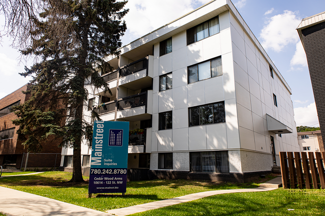 Cedarwood Arms in Edmonton, AB - Building Photo - Building Photo