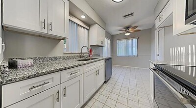 7481 Oak St NE in St. Petersburg, FL - Building Photo - Building Photo