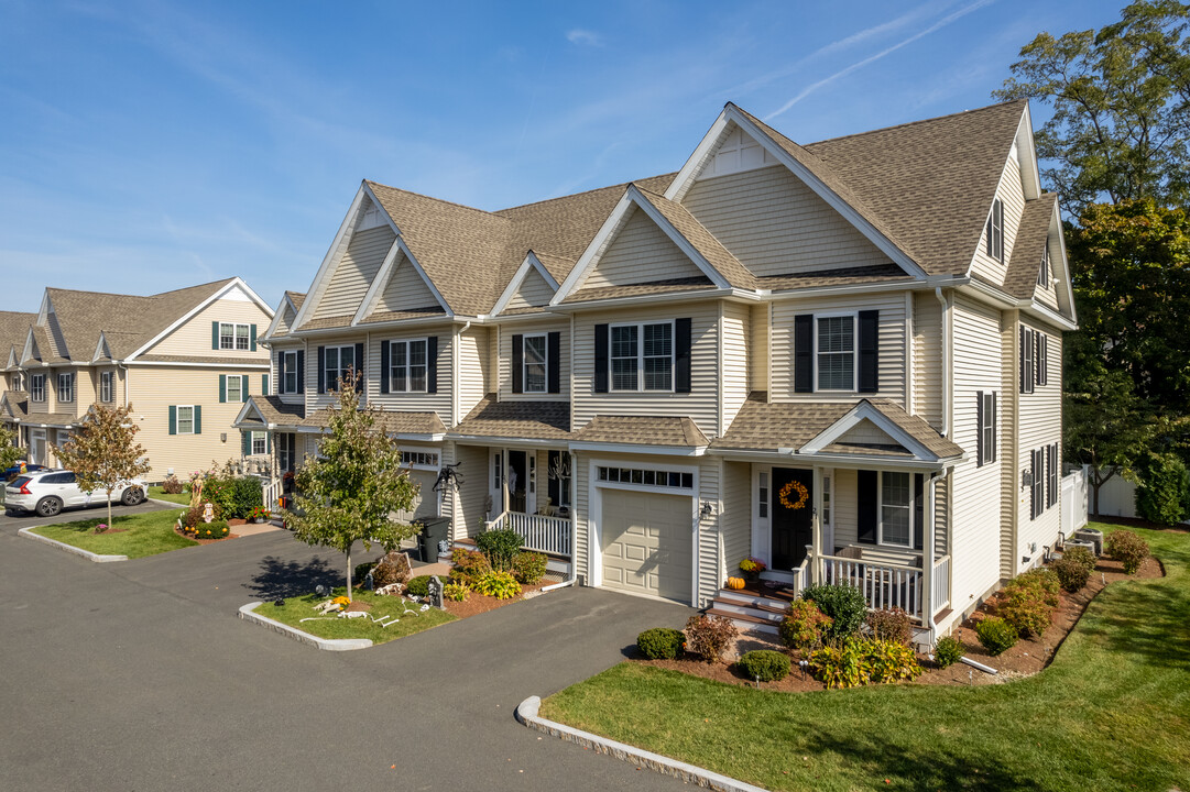 42 Pleasant St in Stoneham, MA - Foto de edificio