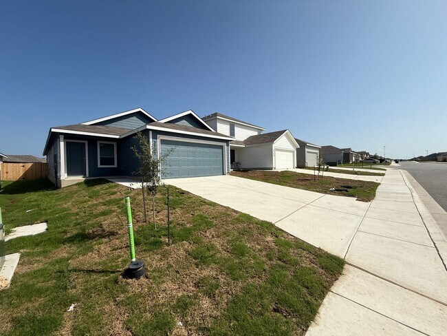 3712 Axis Hl St in New Braunfels, TX - Building Photo - Building Photo