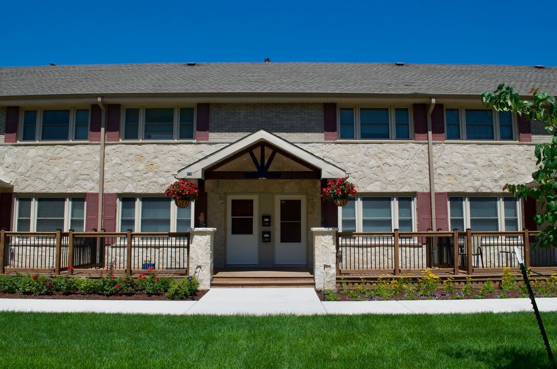 Bay Village Townhomes in Whitefish Bay, WI - Building Photo