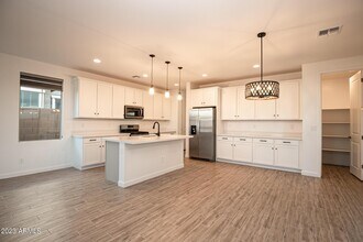 1941 W Holden Dr in Phoenix, AZ - Building Photo - Building Photo