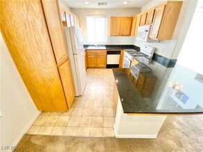 7320 Laburnum St in Las Vegas, NV - Building Photo - Building Photo