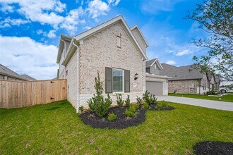 2120 Toyhill Fls Ln in Dickinson, TX - Building Photo - Building Photo
