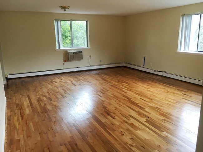 698 Farmington Ave, Unit 208