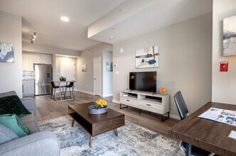 880 Pacific St in Stamford, CT - Building Photo - Building Photo