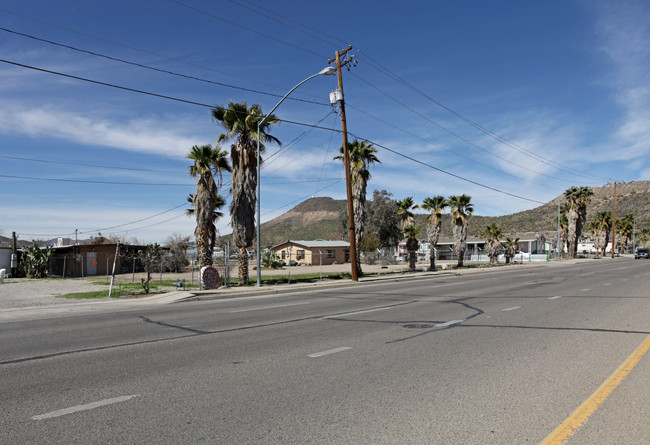 1630 S Mission Rd in Tucson, AZ - Foto de edificio - Building Photo