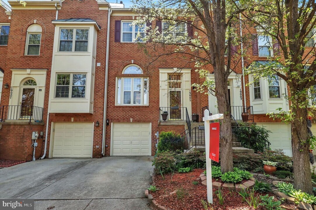 19005 Gallop Dr in Germantown, MD - Building Photo