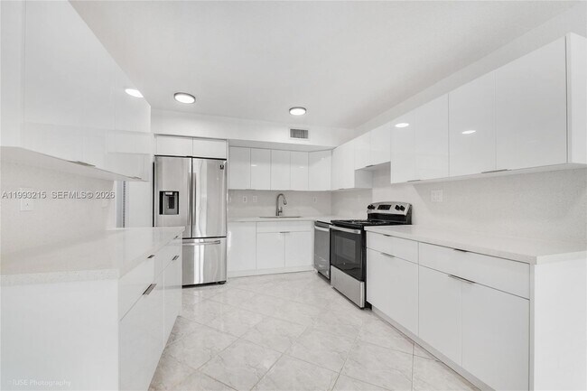 2211 SW 122nd Ct in Miami, FL - Building Photo - Building Photo