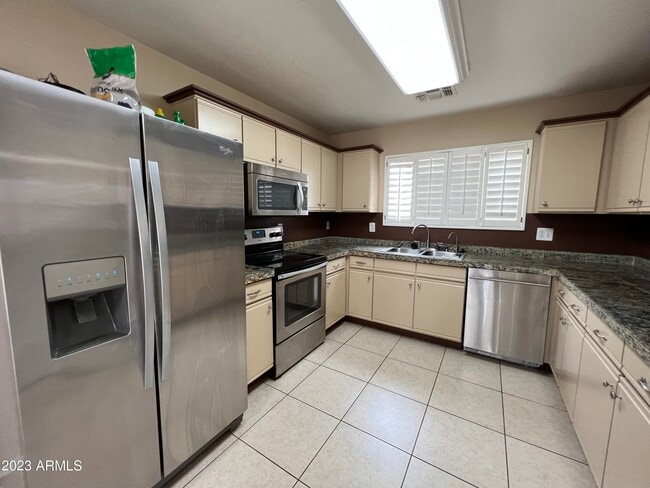 3949 S Illinois St in Chandler, AZ - Building Photo - Building Photo