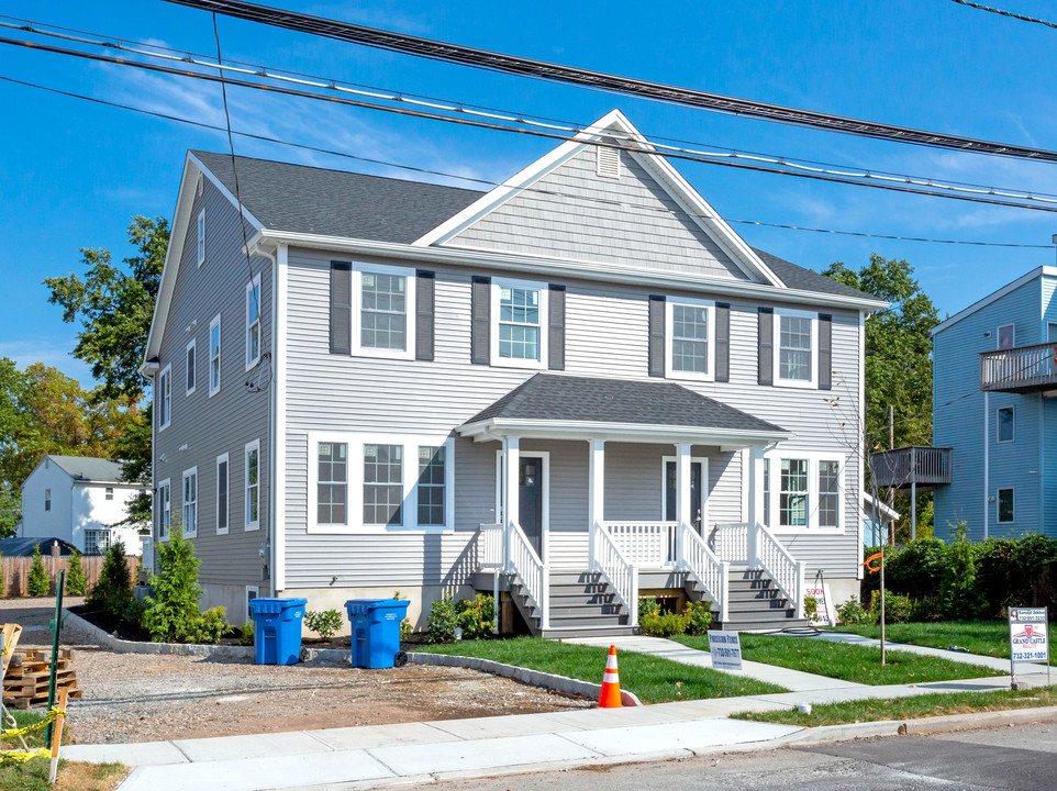 168 Central Ave in Metuchen, NJ - Building Photo