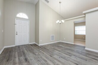 2016 Briarcliff Cir in Mount Dora, FL - Foto de edificio - Building Photo