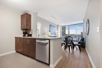 465 Washington Blvd in Jersey City, NJ - Foto de edificio - Building Photo