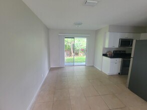 240 SE 24th Ave in Boynton Beach, FL - Building Photo - Building Photo