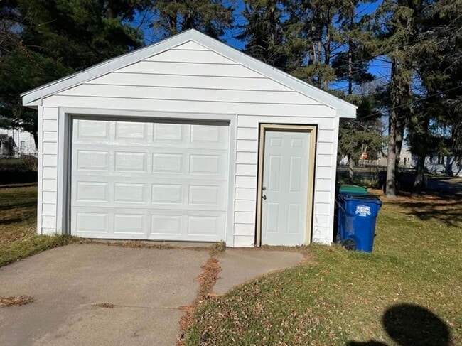 240 Adrian St in Wausau, WI - Building Photo - Building Photo