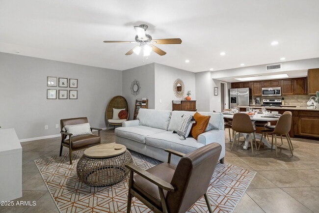 property at 5803 S Kenwood Ln