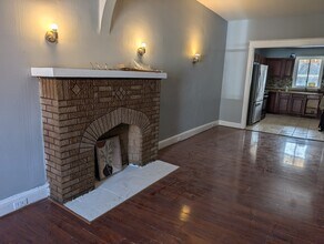 2409 McElderry St in Baltimore, MD - Foto de edificio - Building Photo