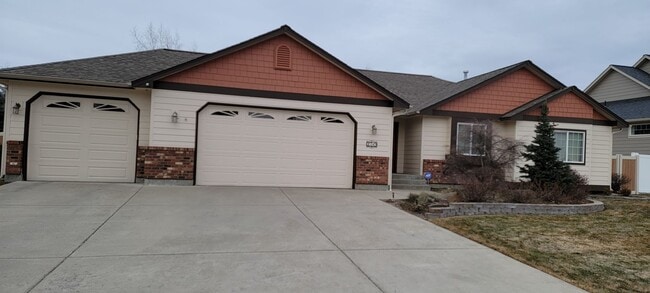 property at 3719 E Thrush Ln