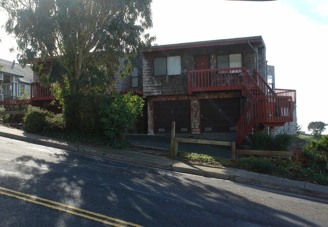 516 Monterey Rd in Pacifica, CA - Building Photo - Building Photo