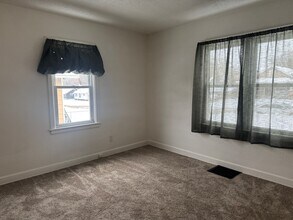 2315 Green St in Rockford, IL - Building Photo - Building Photo