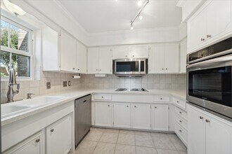 1833 Saxony Ln in Houston, TX - Building Photo - Building Photo