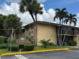 15699 SW 73rd Cir Terrace in Miami, FL - Building Photo