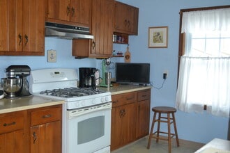 110 Columbus Ave in East Lyme, CT - Building Photo - Building Photo