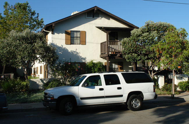 816 Vine Ave in Santa Barbara, CA - Building Photo - Building Photo