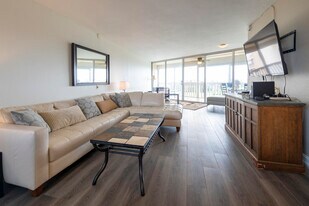 6911 Environ Blvd in Lauderhill, FL - Building Photo